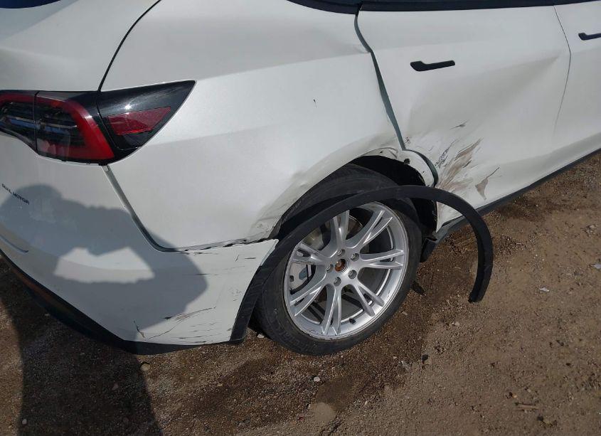 Photo 6 of 2022 Tesla Model Y LONG RANGE DUAL MOTOR ALL-WHEEL DRIVE (VIN 7SAYGDEE5NF375324)