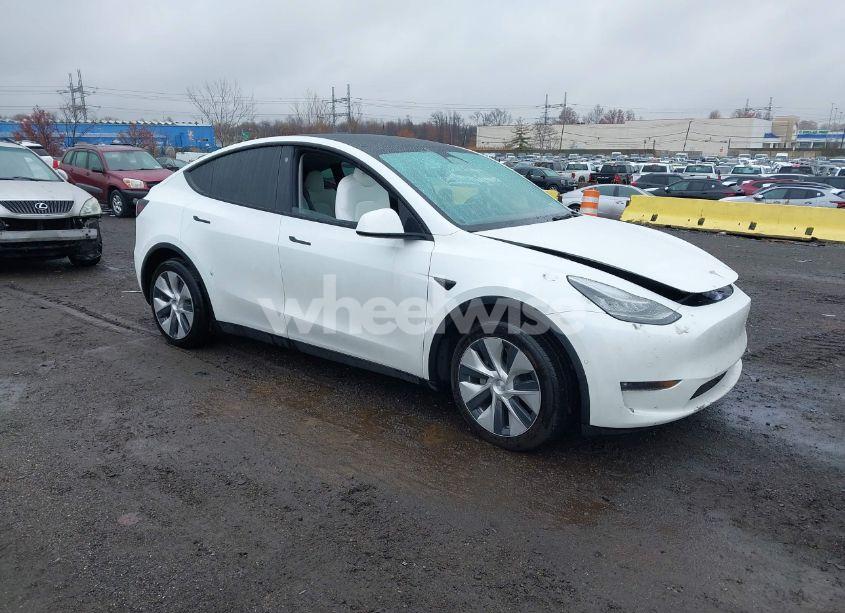 2022 Tesla Model Y LONG RANGE DUAL MOTOR ALL-WHEEL DRIVE (VIN 7SAYGDEE5NF389692) main photo