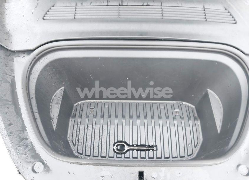 Photo 10 of 2022 Tesla Model Y LONG RANGE DUAL MOTOR ALL-WHEEL DRIVE (VIN 7SAYGDEE5NF389692)