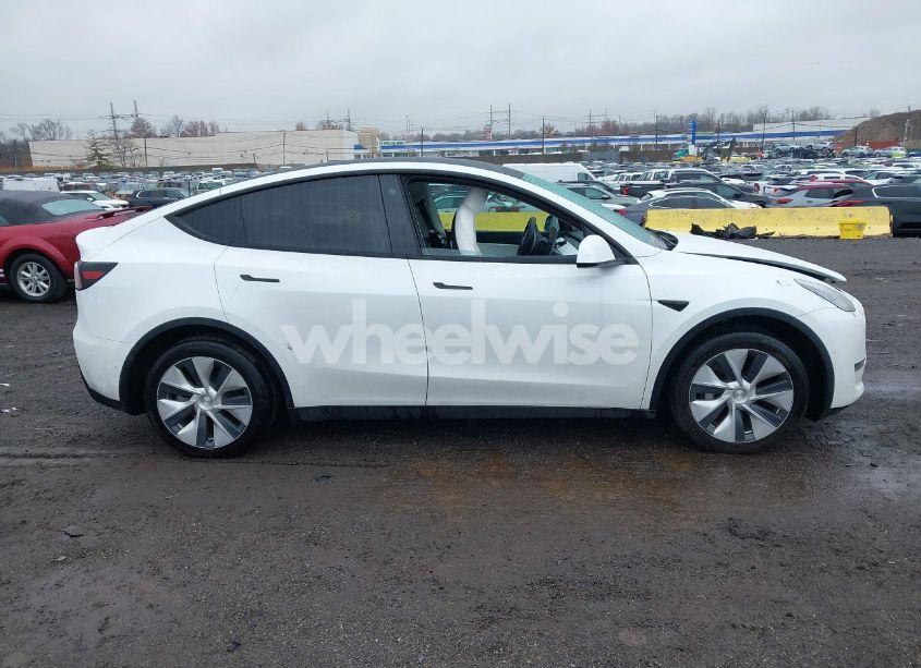 Photo 12 of 2022 Tesla Model Y LONG RANGE DUAL MOTOR ALL-WHEEL DRIVE (VIN 7SAYGDEE5NF389692)