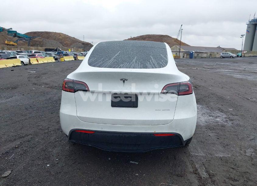 Photo 15 of 2022 Tesla Model Y LONG RANGE DUAL MOTOR ALL-WHEEL DRIVE (VIN 7SAYGDEE5NF389692)