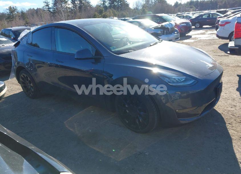 Photo 13 of 2022 Tesla Model Y LONG RANGE DUAL MOTOR ALL-WHEEL DRIVE (VIN 7SAYGDEE5NF434081)