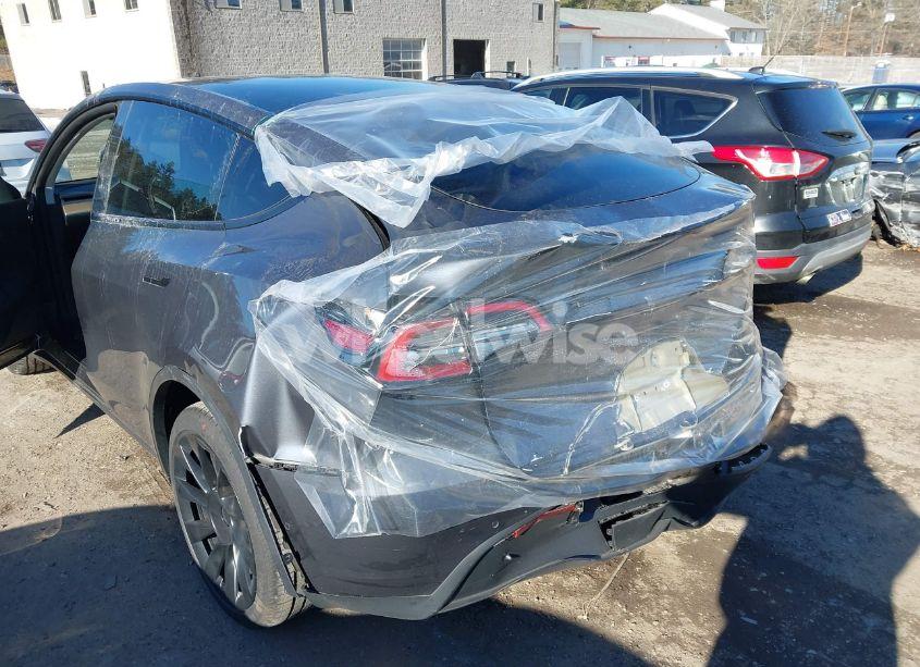 Photo 6 of 2022 Tesla Model Y LONG RANGE DUAL MOTOR ALL-WHEEL DRIVE (VIN 7SAYGDEE5NF434081)