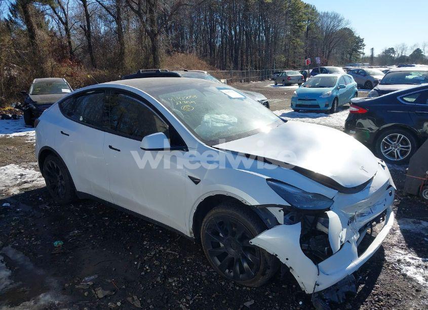 Photo 13 of 2022 Tesla Model Y LONG RANGE DUAL MOTOR ALL-WHEEL DRIVE (VIN 7SAYGDEE5NF562725)