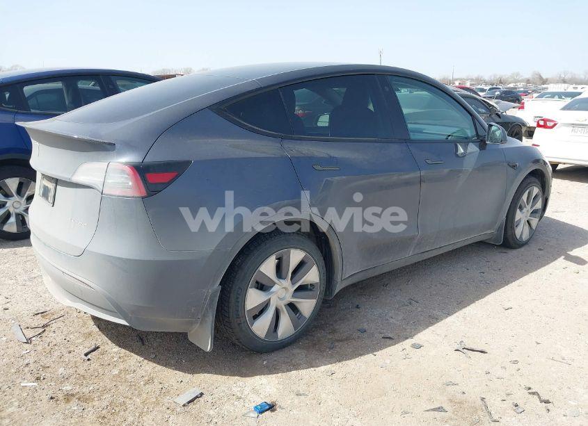 Photo 4 of 2023 Tesla Model Y AWD/LONG RANGE DUAL MOTOR ALL-WHEEL DRIVE (VIN 7SAYGDEE5PA035722)