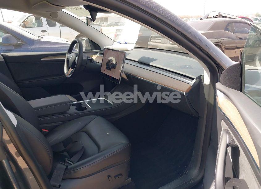 Photo 5 of 2023 Tesla Model Y AWD/LONG RANGE DUAL MOTOR ALL-WHEEL DRIVE (VIN 7SAYGDEE5PA035722)