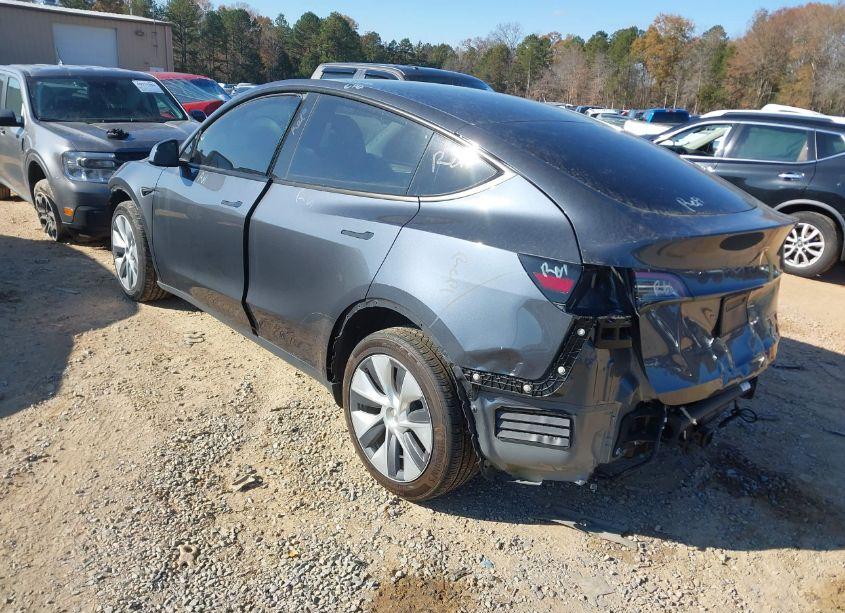 Photo 3 of 2023 Tesla Model Y (VIN 7SAYGDEE5PA037289)