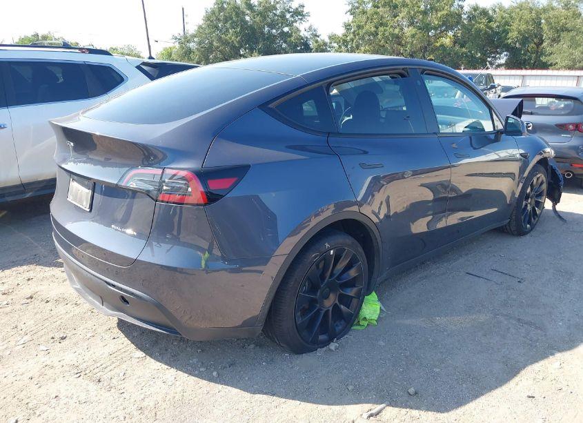 Photo 4 of 2023 Tesla Model Y AWD/LONG RANGE DUAL MOTOR ALL-WHEEL DRIVE (VIN 7SAYGDEE5PA047384)