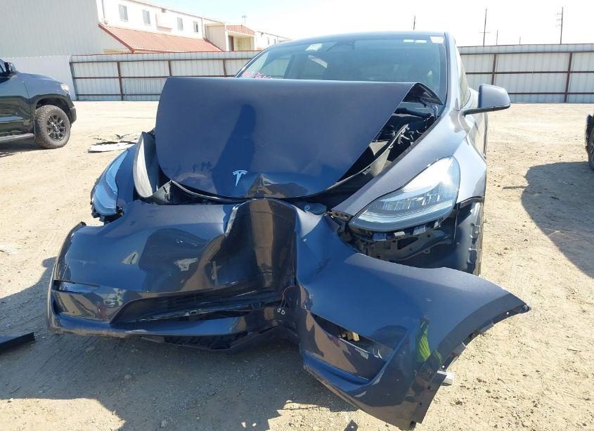 Photo 6 of 2023 Tesla Model Y AWD/LONG RANGE DUAL MOTOR ALL-WHEEL DRIVE (VIN 7SAYGDEE5PA047384)