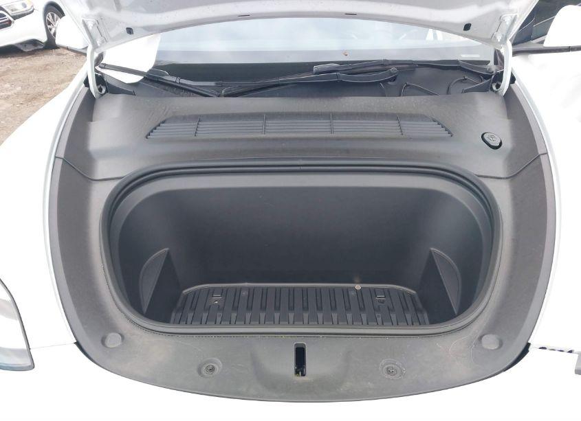 Photo 10 of 2023 Tesla Model Y AWD/LONG RANGE DUAL MOTOR ALL-WHEEL DRIVE (VIN 7SAYGDEE5PA097475)