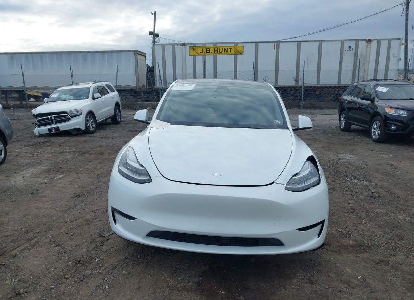 Photo 11 of 2023 Tesla Model Y AWD/LONG RANGE DUAL MOTOR ALL-WHEEL DRIVE (VIN 7SAYGDEE5PA097475)