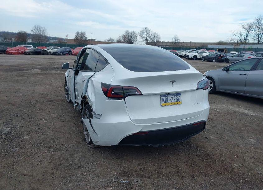 Photo 3 of 2023 Tesla Model Y AWD/LONG RANGE DUAL MOTOR ALL-WHEEL DRIVE (VIN 7SAYGDEE5PA097475)