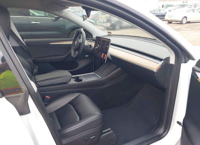 Photo 5 of 2023 Tesla Model Y AWD/LONG RANGE DUAL MOTOR ALL-WHEEL DRIVE (VIN 7SAYGDEE5PA097475)