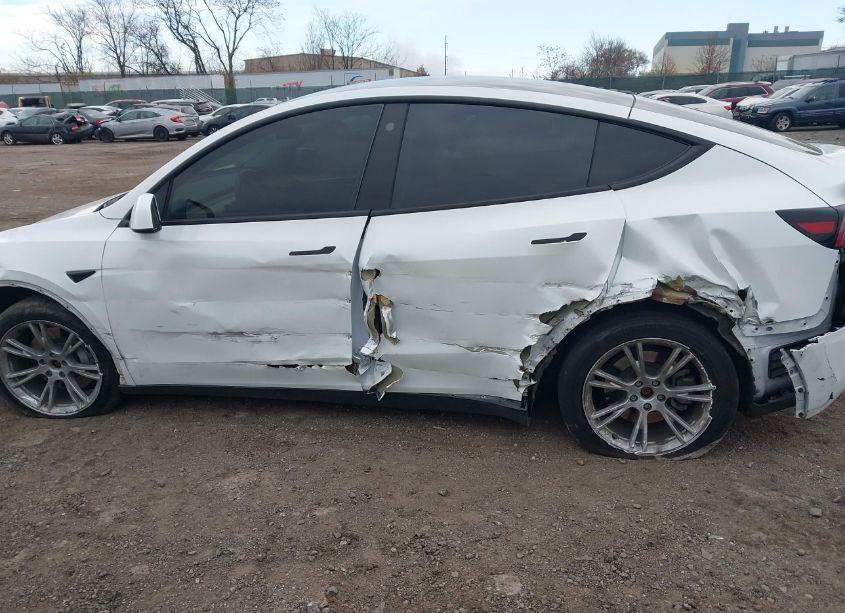 Photo 6 of 2023 Tesla Model Y AWD/LONG RANGE DUAL MOTOR ALL-WHEEL DRIVE (VIN 7SAYGDEE5PA097475)