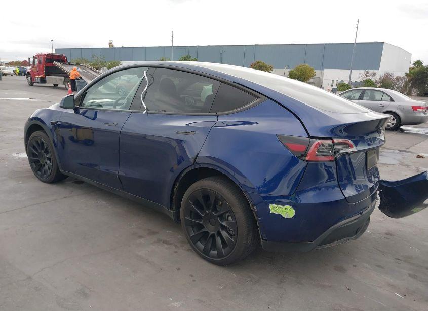 Photo 3 of 2023 Tesla Model Y AWD/LONG RANGE DUAL MOTOR ALL-WHEEL DRIVE (VIN 7SAYGDEE5PA122567)