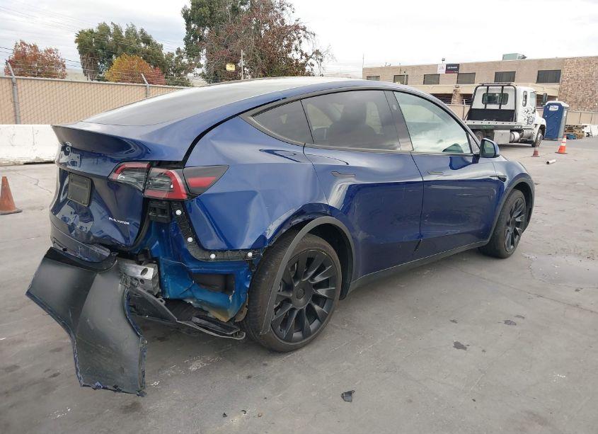 Photo 4 of 2023 Tesla Model Y AWD/LONG RANGE DUAL MOTOR ALL-WHEEL DRIVE (VIN 7SAYGDEE5PA122567)
