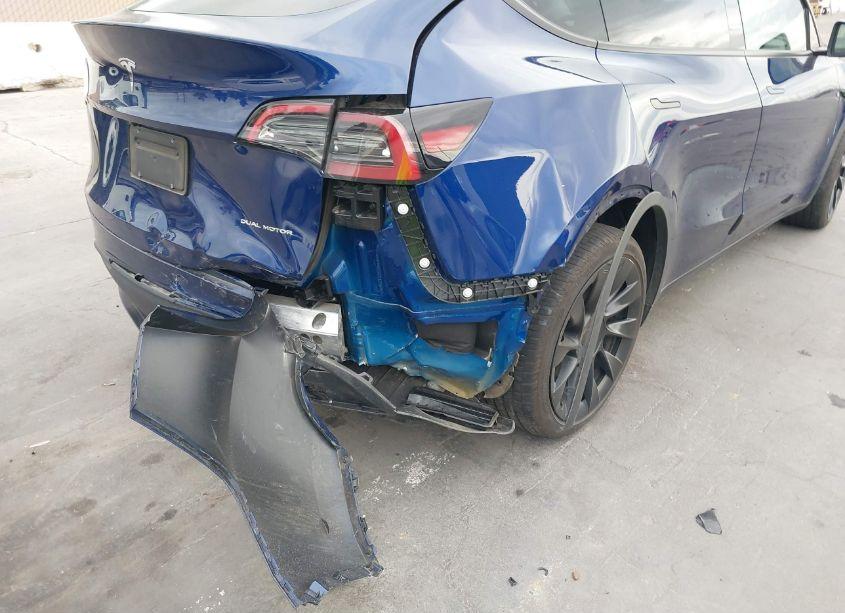 Photo 6 of 2023 Tesla Model Y AWD/LONG RANGE DUAL MOTOR ALL-WHEEL DRIVE (VIN 7SAYGDEE5PA122567)