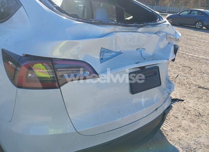 Photo 6 of 2023 Tesla Model Y AWD/LONG RANGE DUAL MOTOR ALL-WHEEL DRIVE (VIN 7SAYGDEE5PA174328)