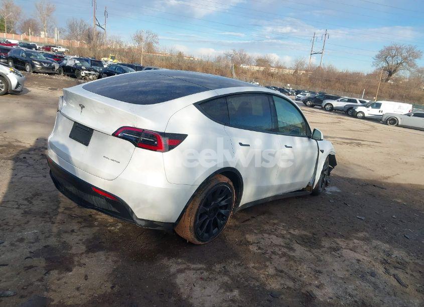 Photo 4 of 2023 Tesla Model Y AWD/LONG RANGE DUAL MOTOR ALL-WHEEL DRIVE (VIN 7SAYGDEE5PF669907)