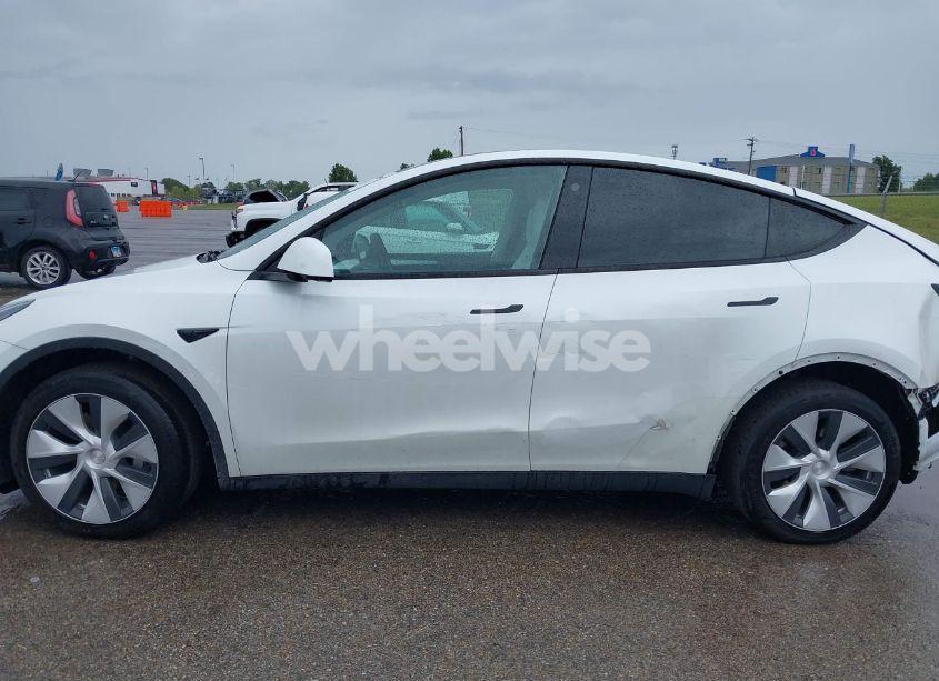Photo 15 of 2023 Tesla Model Y AWD/LONG RANGE DUAL MOTOR ALL-WHEEL DRIVE (VIN 7SAYGDEE5PF712612)