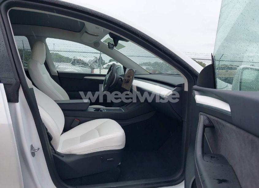 Photo 5 of 2023 Tesla Model Y AWD/LONG RANGE DUAL MOTOR ALL-WHEEL DRIVE (VIN 7SAYGDEE5PF712612)