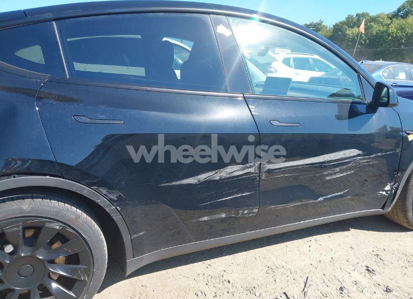 Photo 21 of 2023 Tesla Model Y AWD/LONG RANGE DUAL MOTOR ALL-WHEEL DRIVE (VIN 7SAYGDEE5PF753712)