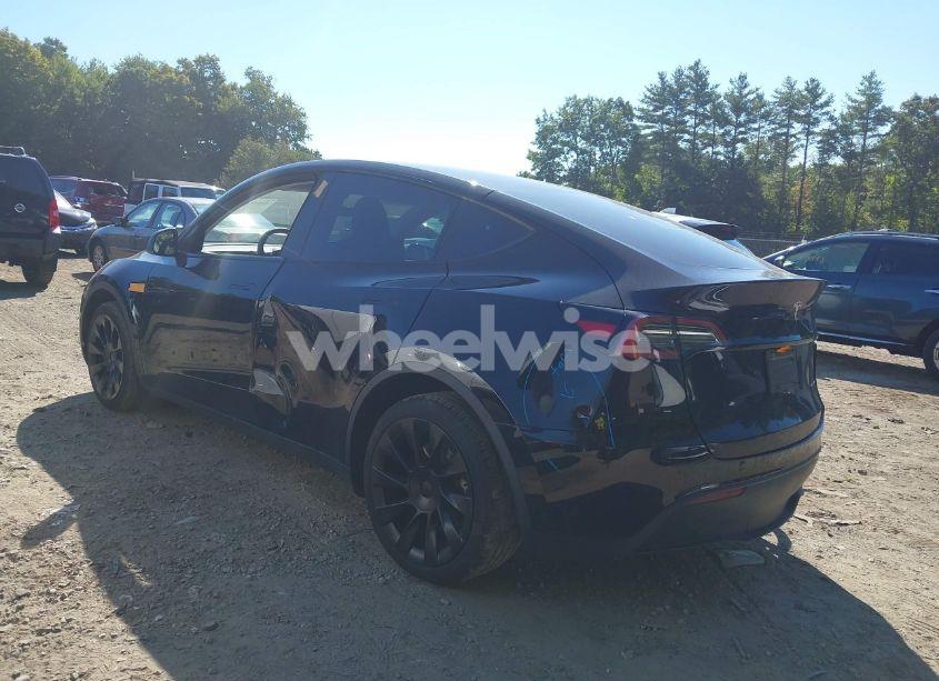 Photo 3 of 2023 Tesla Model Y AWD/LONG RANGE DUAL MOTOR ALL-WHEEL DRIVE (VIN 7SAYGDEE5PF753712)