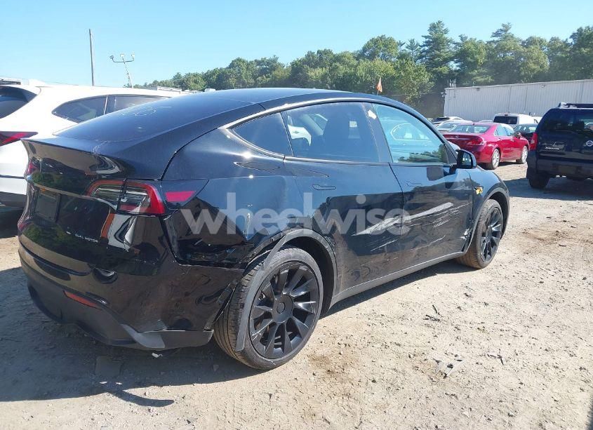 Photo 4 of 2023 Tesla Model Y AWD/LONG RANGE DUAL MOTOR ALL-WHEEL DRIVE (VIN 7SAYGDEE5PF753712)