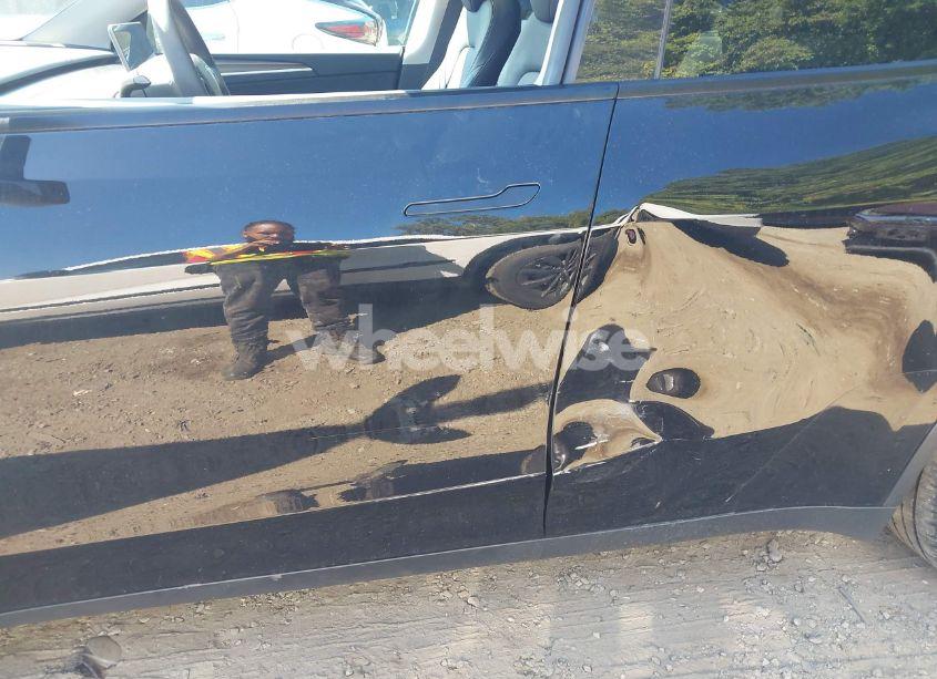 Photo 6 of 2023 Tesla Model Y AWD/LONG RANGE DUAL MOTOR ALL-WHEEL DRIVE (VIN 7SAYGDEE5PF753712)