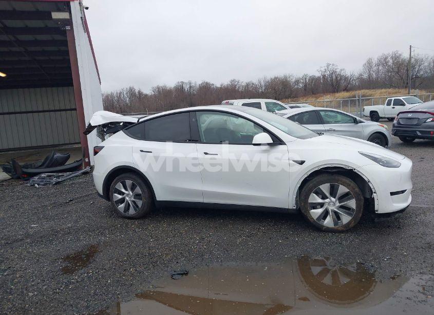 Photo 12 of 2023 Tesla Model Y AWD/LONG RANGE DUAL MOTOR ALL-WHEEL DRIVE (VIN 7SAYGDEE5PF799248)