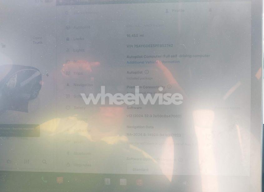 Photo 18 of 2023 Tesla Model Y AWD/LONG RANGE DUAL MOTOR ALL-WHEEL DRIVE (VIN 7SAYGDEE5PF852742)