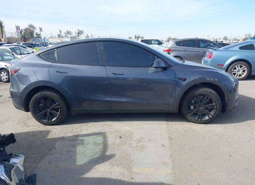 Photo 13 of 2023 Tesla Model Y AWD/LONG RANGE DUAL MOTOR ALL-WHEEL DRIVE (VIN 7SAYGDEE5PF909067)