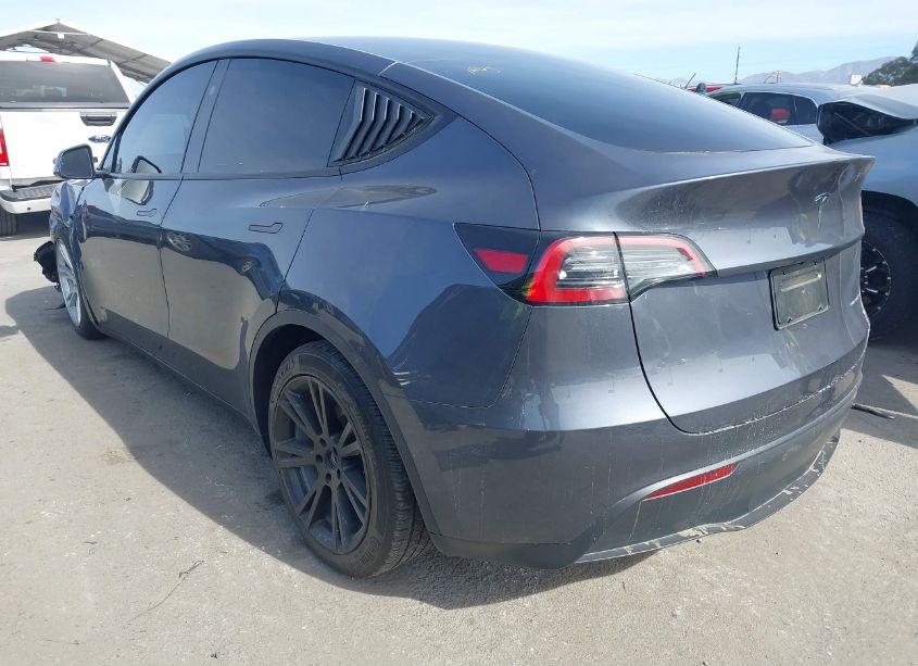 Photo 3 of 2023 Tesla Model Y AWD/LONG RANGE DUAL MOTOR ALL-WHEEL DRIVE (VIN 7SAYGDEE5PF909067)