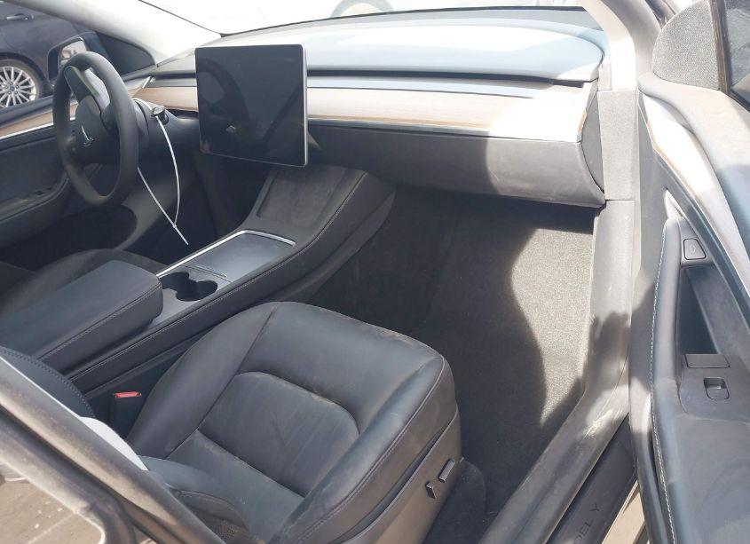 Photo 5 of 2023 Tesla Model Y AWD/LONG RANGE DUAL MOTOR ALL-WHEEL DRIVE (VIN 7SAYGDEE5PF909067)