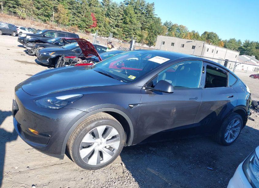 Photo 15 of 2024 Tesla Model Y LONG RANGE DUAL MOTOR ALL-WHEEL DRIVE (VIN 7SAYGDEE5RA247944)