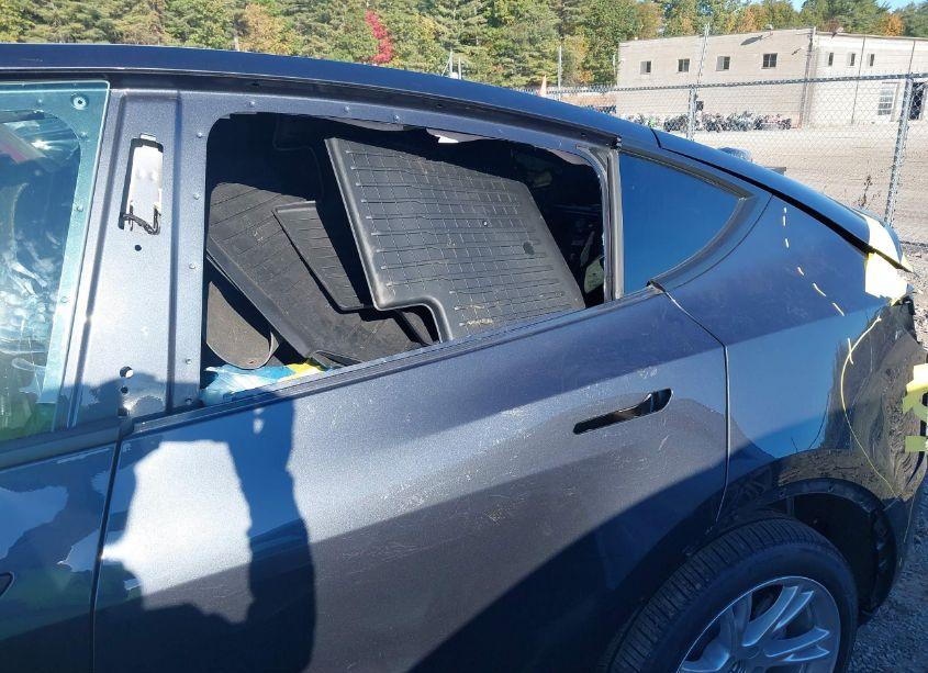 Photo 6 of 2024 Tesla Model Y LONG RANGE DUAL MOTOR ALL-WHEEL DRIVE (VIN 7SAYGDEE5RA247944)