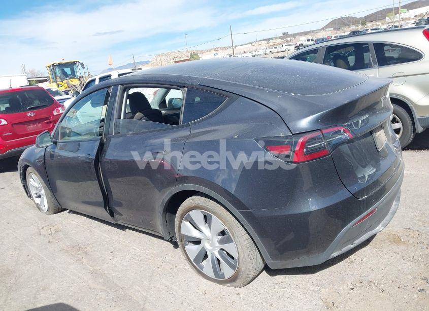 Photo 14 of 2024 Tesla Model Y LONG RANGE DUAL MOTOR ALL-WHEEL DRIVE (VIN 7SAYGDEE5RA256711)
