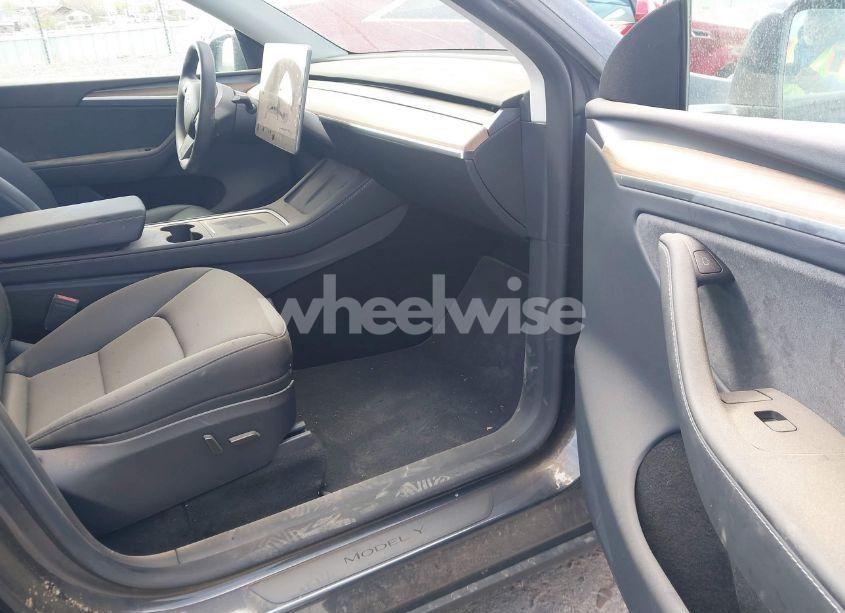 Photo 5 of 2024 Tesla Model Y LONG RANGE DUAL MOTOR ALL-WHEEL DRIVE (VIN 7SAYGDEE5RA256711)