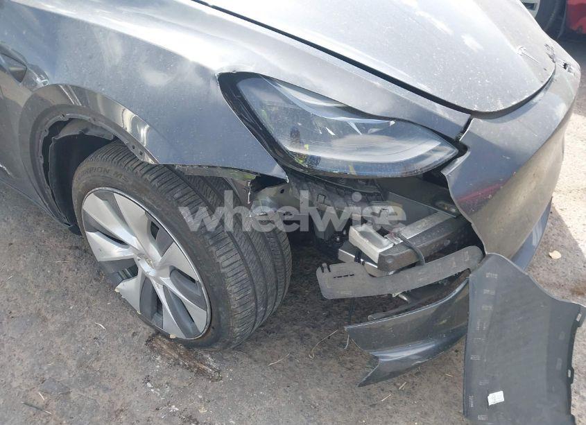 Photo 6 of 2024 Tesla Model Y LONG RANGE DUAL MOTOR ALL-WHEEL DRIVE (VIN 7SAYGDEE5RA256711)