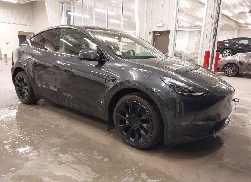 2024 Tesla Model Y LONG RANGE DUAL MOTOR ALL-WHEEL DRIVE (VIN 7SAYGDEE5RA284010) main photo