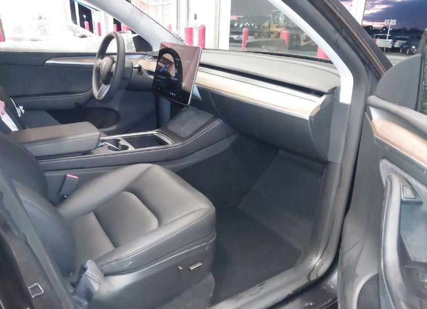 Photo 5 of 2024 Tesla Model Y LONG RANGE DUAL MOTOR ALL-WHEEL DRIVE (VIN 7SAYGDEE5RA284010)