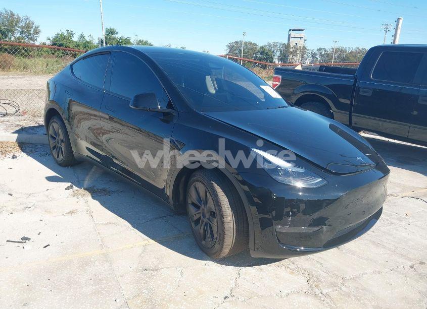 2024 Tesla Model Y LONG RANGE DUAL MOTOR ALL-WHEEL DRIVE (VIN 7SAYGDEE5RA330192) main photo