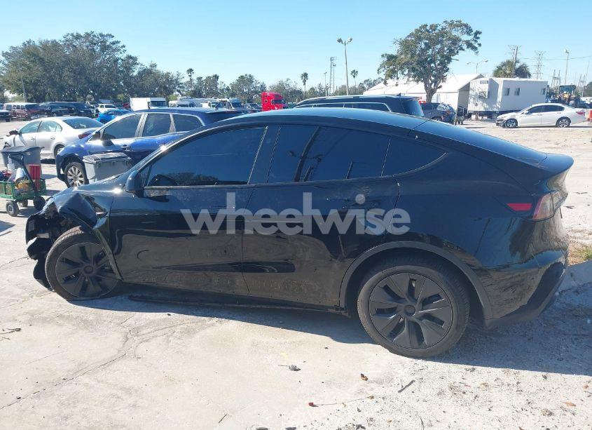 Photo 14 of 2024 Tesla Model Y LONG RANGE DUAL MOTOR ALL-WHEEL DRIVE (VIN 7SAYGDEE5RA330192)