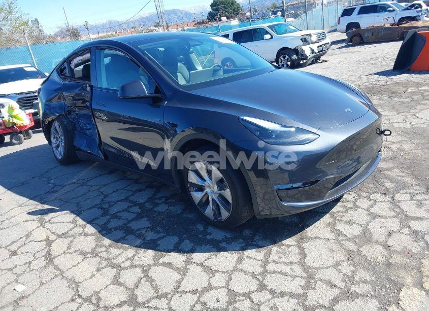 2024 Tesla Model Y LONG RANGE DUAL MOTOR ALL-WHEEL DRIVE (VIN 7SAYGDEE5RF003424) main photo