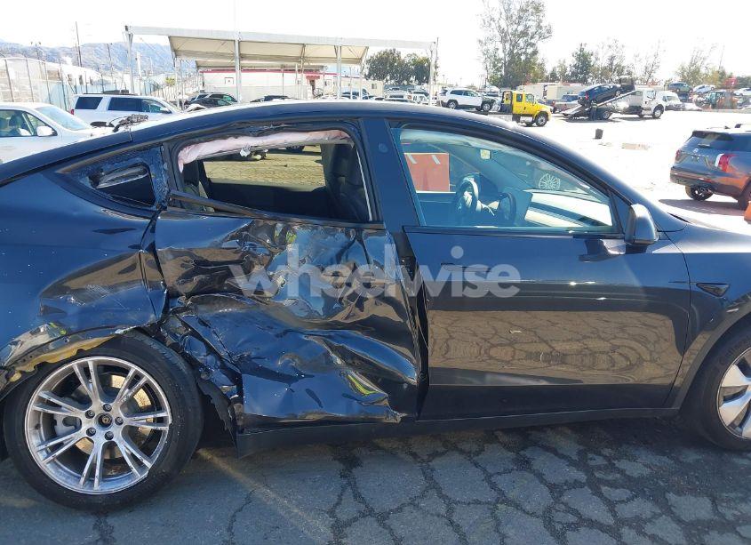 Photo 14 of 2024 Tesla Model Y LONG RANGE DUAL MOTOR ALL-WHEEL DRIVE (VIN 7SAYGDEE5RF003424)