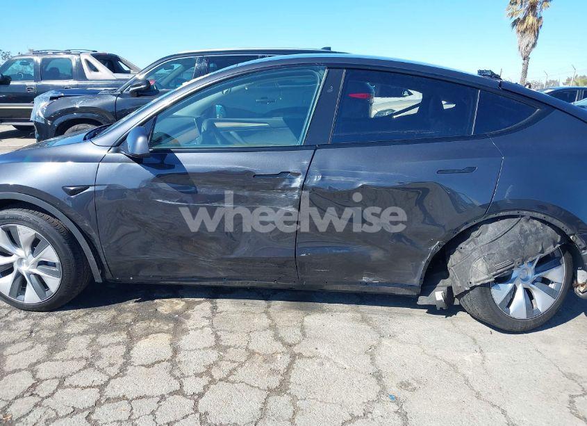 Photo 15 of 2024 Tesla Model Y LONG RANGE DUAL MOTOR ALL-WHEEL DRIVE (VIN 7SAYGDEE5RF003424)