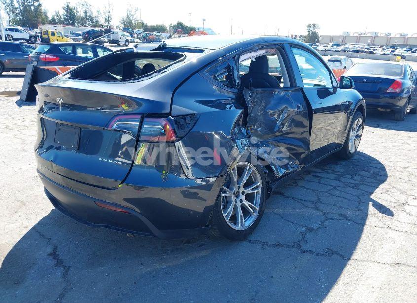 Photo 4 of 2024 Tesla Model Y LONG RANGE DUAL MOTOR ALL-WHEEL DRIVE (VIN 7SAYGDEE5RF003424)