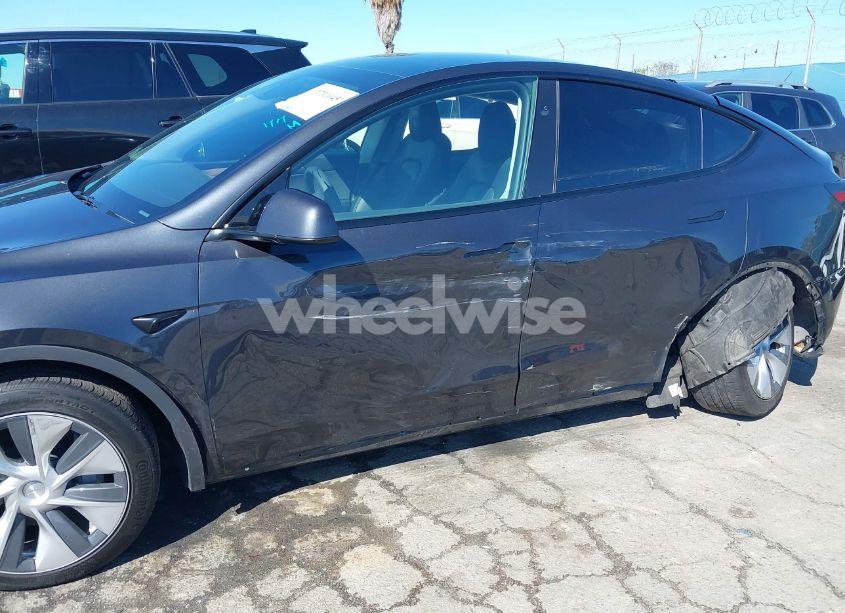 Photo 6 of 2024 Tesla Model Y LONG RANGE DUAL MOTOR ALL-WHEEL DRIVE (VIN 7SAYGDEE5RF003424)