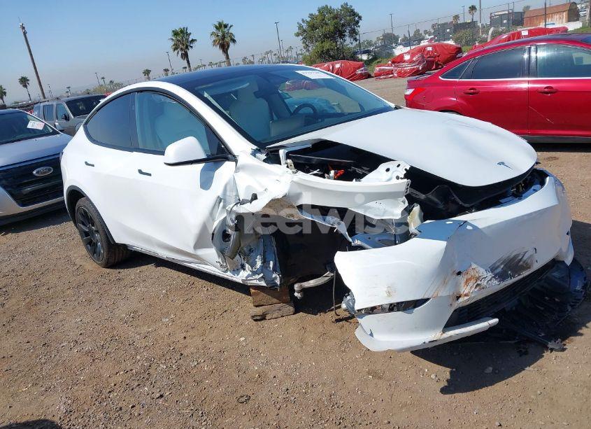 2024 Tesla Model Y LONG RANGE DUAL MOTOR ALL-WHEEL DRIVE (VIN 7SAYGDEE5RF126043) main photo