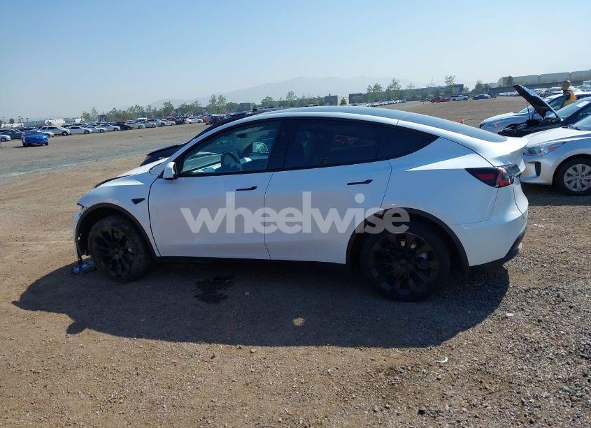 Photo 15 of 2024 Tesla Model Y LONG RANGE DUAL MOTOR ALL-WHEEL DRIVE (VIN 7SAYGDEE5RF126043)